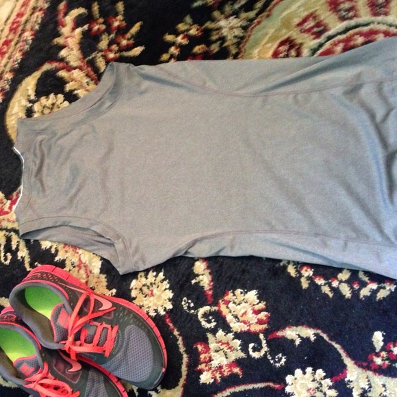 Clearance sale! NikePro Sleeveless Dri-Fit Top - Picture 3 of 4