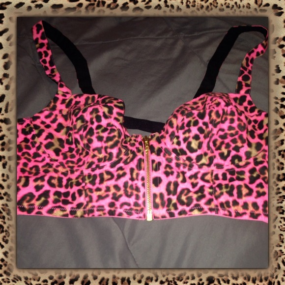 🎀 New item 🎀 Pink VS crop top bustier.