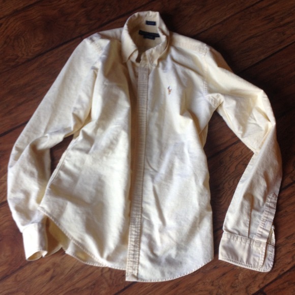 Women's slim fit size 6 polo. Fits like a small