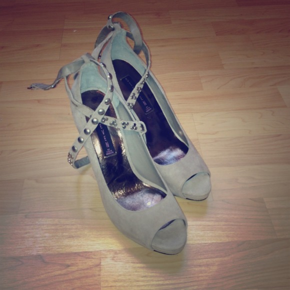 Grey Suede Steve Madden size 9 Peep Toe Pumps