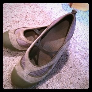 Women's Merrell slip ons