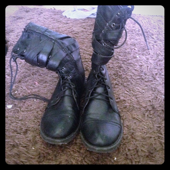 Combat boots