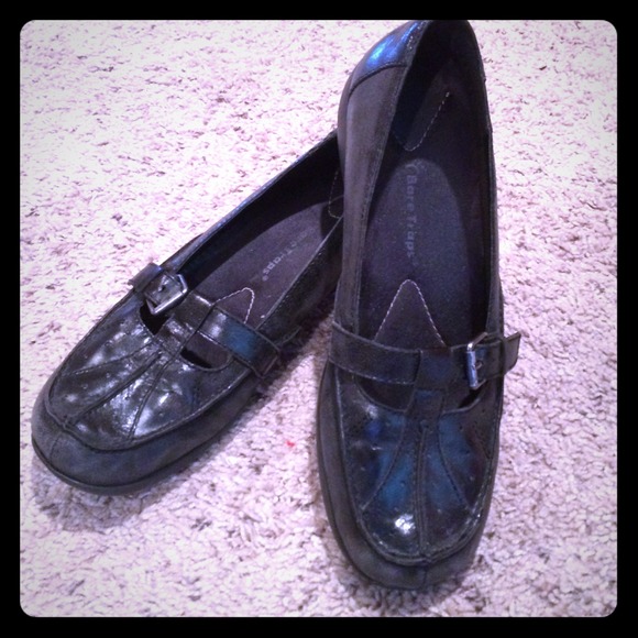 Bare Traps blasts dress shoes