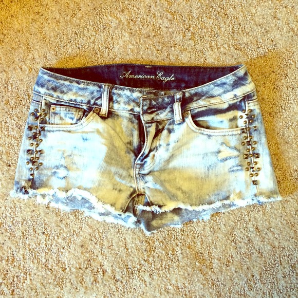 White wash super cute American eagle shorts