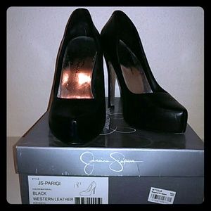 Jessica Simpson black leather pumps