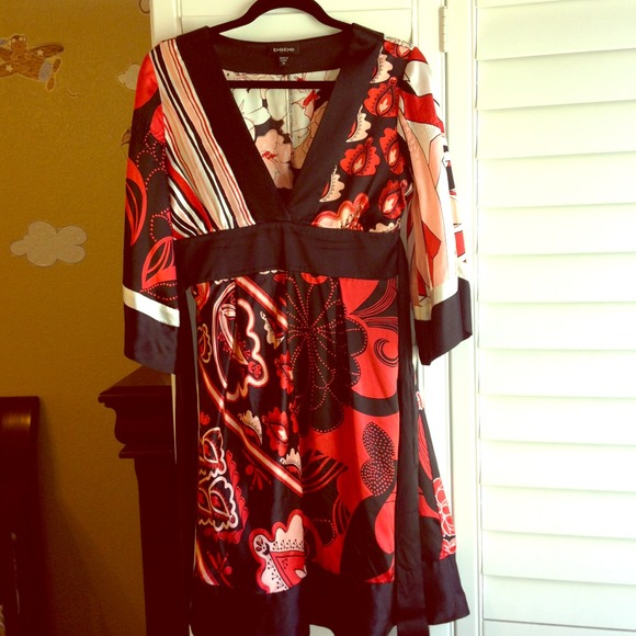 Used bebe Size M 100% Silk Kimono Dress