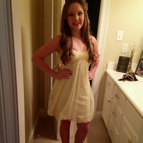 Short yellow dress with sparkles