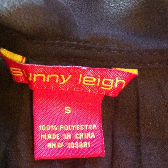 Blouse black ruffles neck and bottom edge around. - Picture 2 of 4