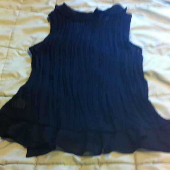 Blouse black ruffles neck and bottom edge around. - Picture 3 of 4