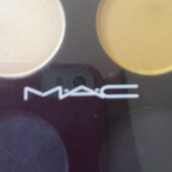 🚫SOLD🚫MAC 4 Color eyeshadow set - Picture 2 of 3