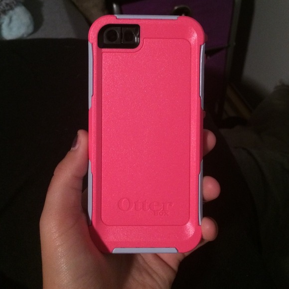 WATERPROOF OTTER BOX!! GREAT CASE - Picture 2 of 4