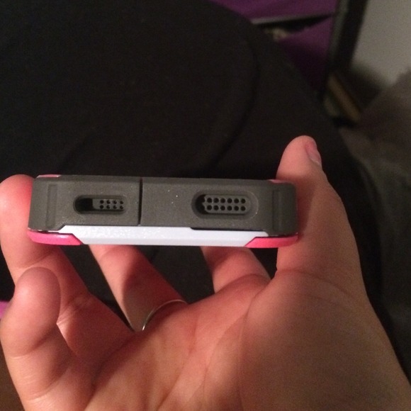 WATERPROOF OTTER BOX!! GREAT CASE - Picture 3 of 4