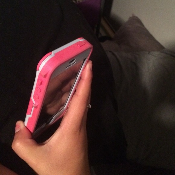 WATERPROOF OTTER BOX!! GREAT CASE - Picture 4 of 4