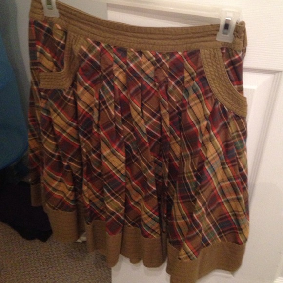 Fall colored skirt with pockets