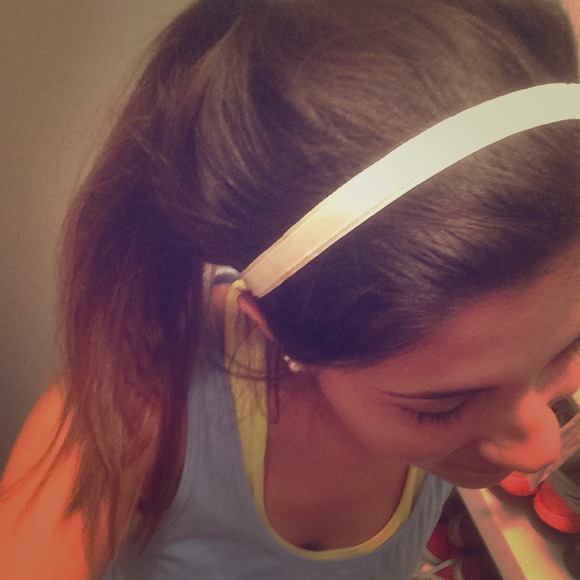 DISCONTINUED LULULEMON WHITE STRAP HEADBAND