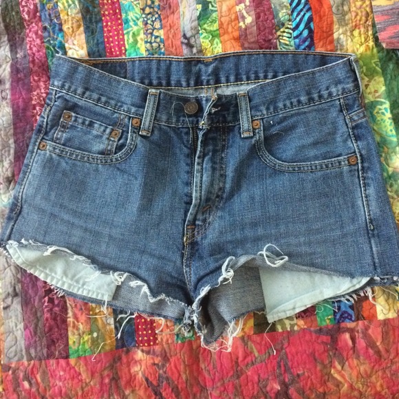 high waisted Levi cutoffs