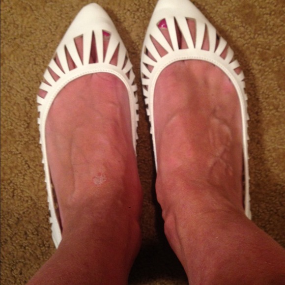 🌟REDUCED 🌟.  White Ballet Flats