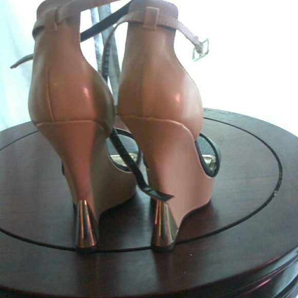 To be different - Picture 3 of 3