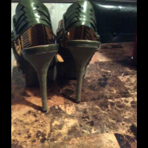 Green open toe sandal - Picture 2 of 2