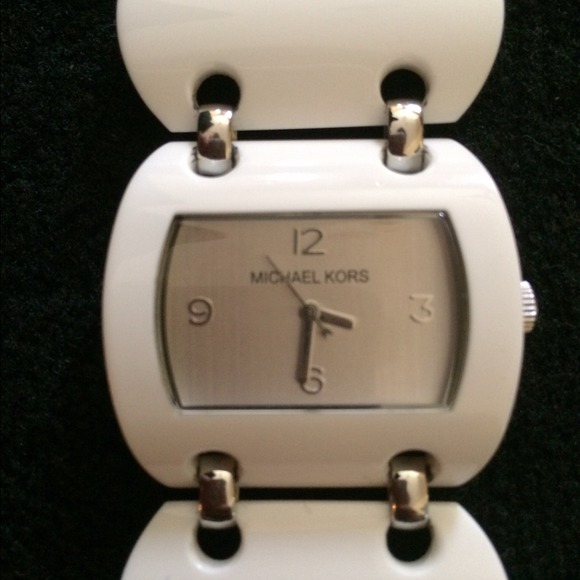 Michael Kors ceramic watch, 50 meters band - Picture 1 of 4
