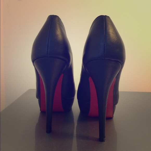 Black heels with red soles.