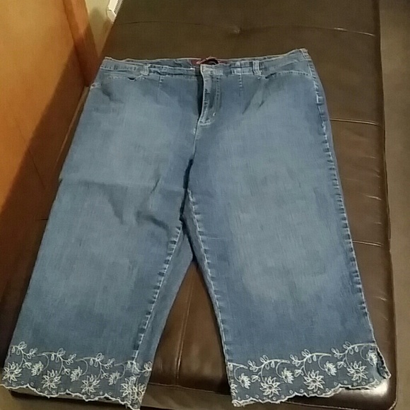 Gloria Vanderbilt Jean capris