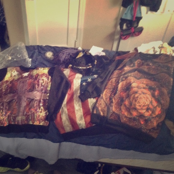 Crew necks never worn.. Purchased off of PLNDR - Picture 1 of 4