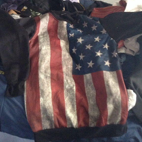 Crew necks never worn.. Purchased off of PLNDR - Picture 3 of 4