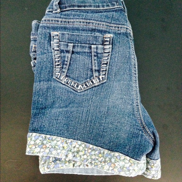 Shorts 💞 - Picture 2 of 3