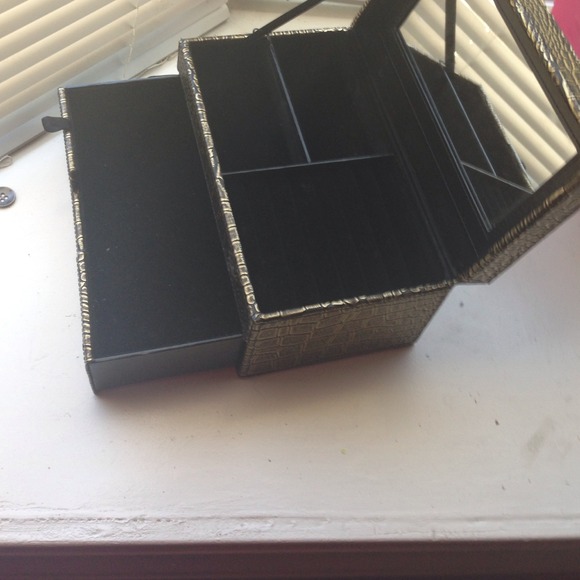 Jewelry box - Picture 3 of 3