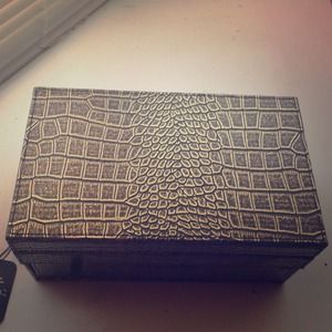 Jewelry box