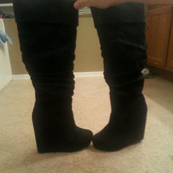 Black wedge boots