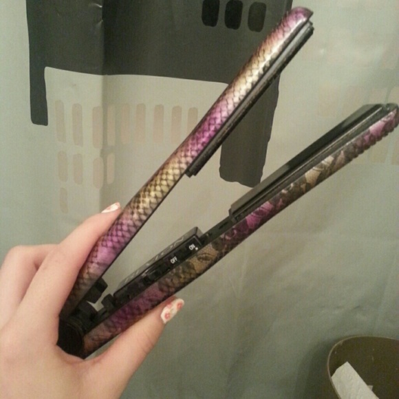 Revlon hair Straightner