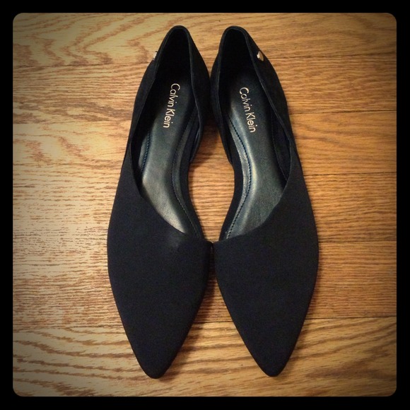 Size 6 Calvin Klein pointy toe flats