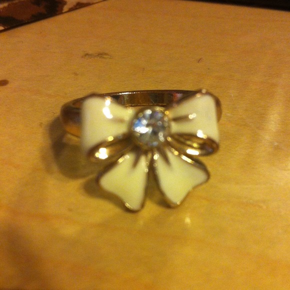 Bow Ring Size 7
