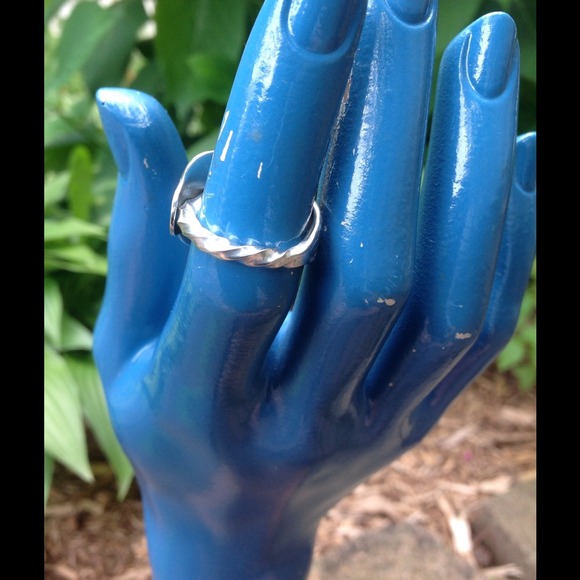 Silverware Soldier twisted silver ring. - Picture 2 of 3