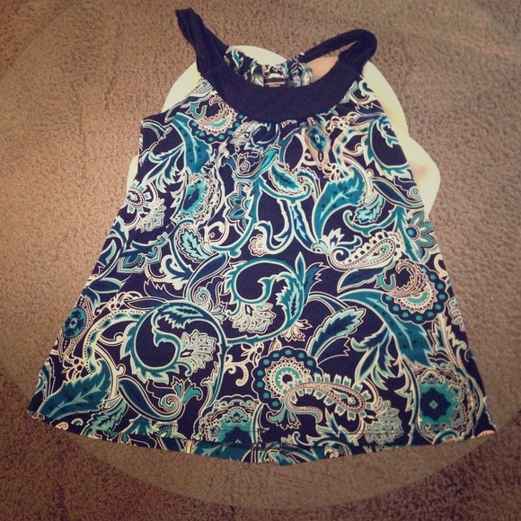 Cute real black and white top.