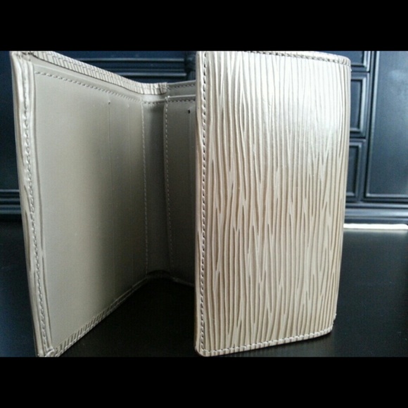 Authentic Louis Vuitton Epi Leather Wallet - Picture 1 of 4