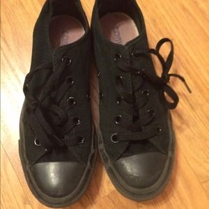 black converse