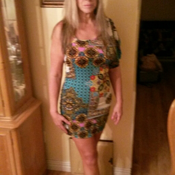 💖REDUCED💖BASIC BOMBSHELL DRESS - Picture 2 of 2