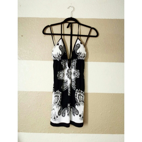 NWT Black & White Open Back Halter Mini Dress