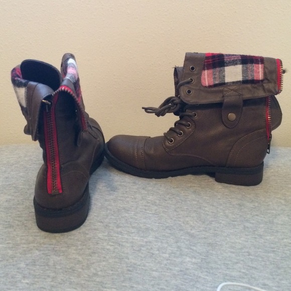 Combat boots
