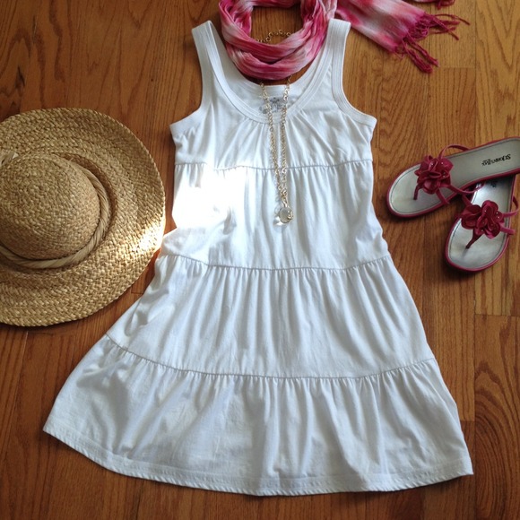 Dresses & Skirts - FLASH SALE! Perfect Simple White Summer Sundress