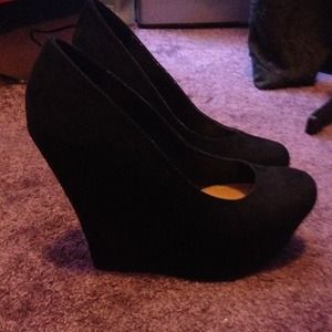 Candies black wedges
