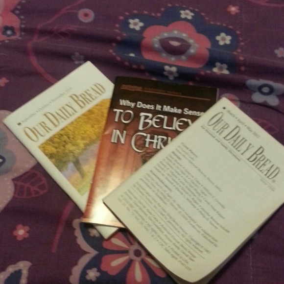 Books - Picture 3 of 4