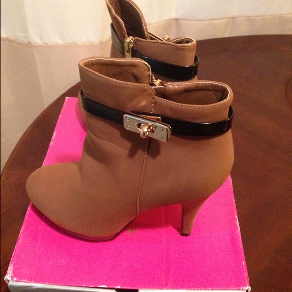 Camel colored Booties