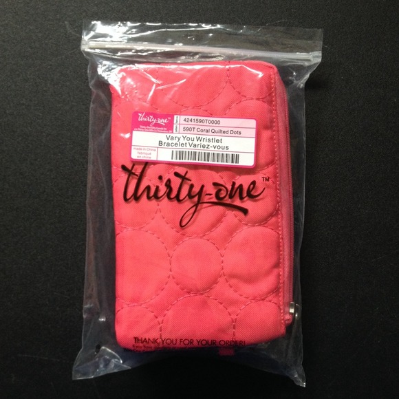 Thirty-One Vary You Wristlet in Coral Quilted Dot