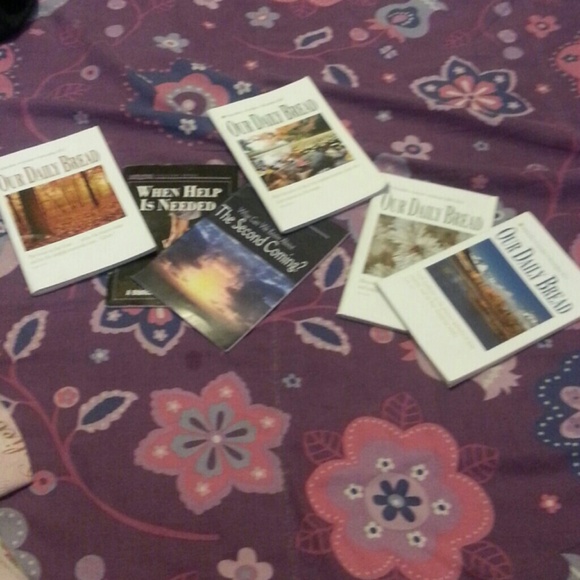 Books - Picture 3 of 3