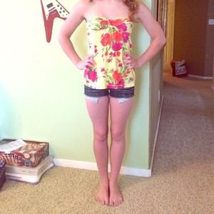 Hollister floral tube top! xsmall, great condition