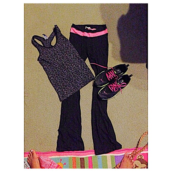 Black yoga pants